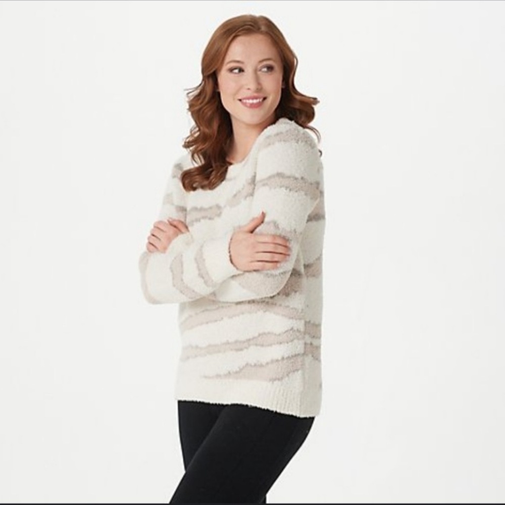 Barefoot dreams sweater.